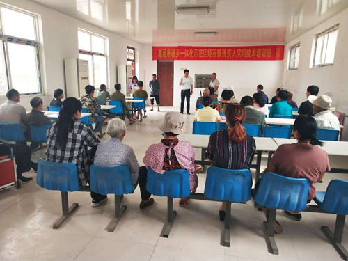 图为示范区姬石镇举办残疾人实用技术培训班